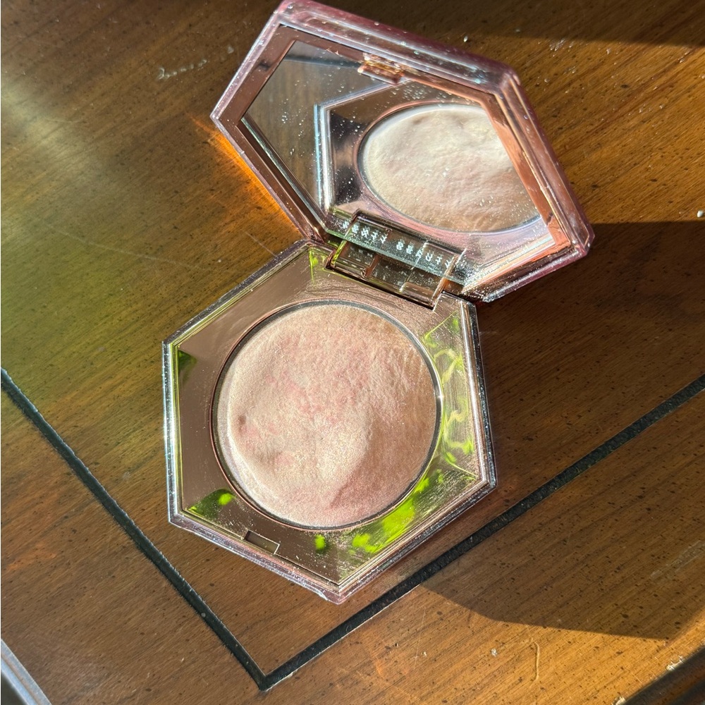 Fenty Diamond Bomb Highlighter